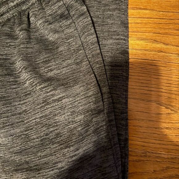 Under Armour Men’s size M Gray Joggers - Picture 2 of 5